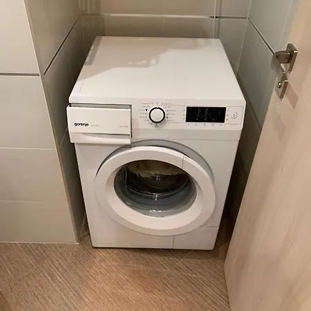 Garden Tower - 8 Min Do Centra, Garaz Apartament *