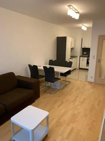 Apartman Garden Tower - 8 Min Do Centra, Garaz *