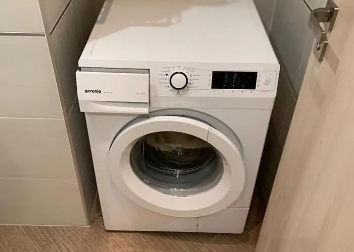 Garden Tower - 8 Min Do Centra, Garaz Apartman *