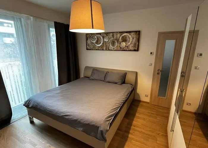 Apartman Garden Tower - 8 Min Do Centra, Garaz Prága