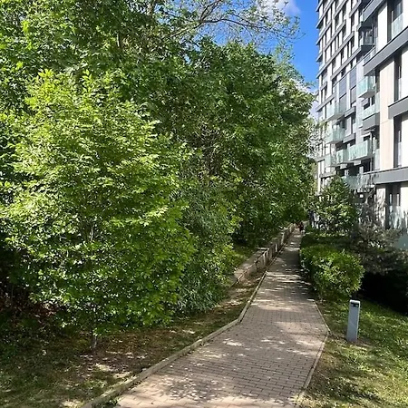 Garden Tower - 8 Min Do Centra, Garaz *