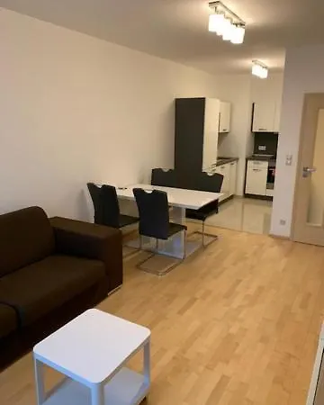 Apartment Garden Tower - 8 Min Do Centra, Garaz *