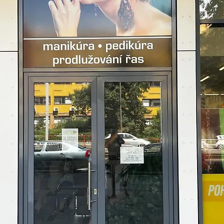 Garden Tower - 8 Min Do Centra, Garaz Apartment Prague