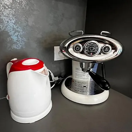 Apartment Garden Tower - 8 Min Do Centra, Garaz *