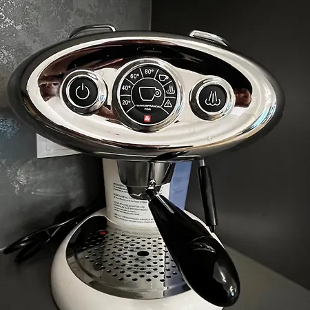 Garden Tower - 8 Min Do Centra, Garaz Apartment Prague