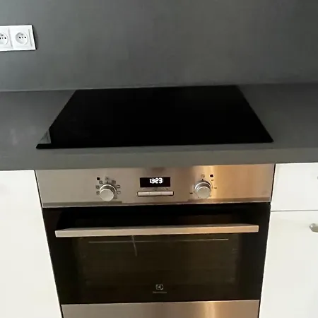 Garden Tower - 8 Min Do Centra, Garaz Apartamento