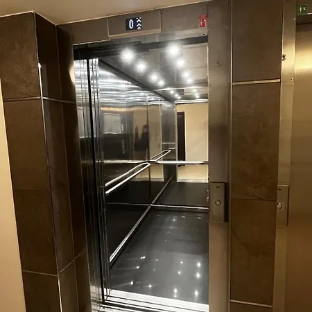 Garden Tower - 8 Min Do Centra, Garaz *