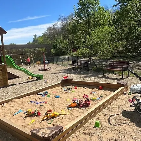 Apartment Garden Tower - 8 Min Do Centra, Garaz