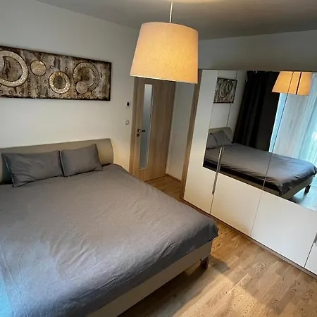 Apartamento Garden Tower - 8 Min Do Centra, Garaz *