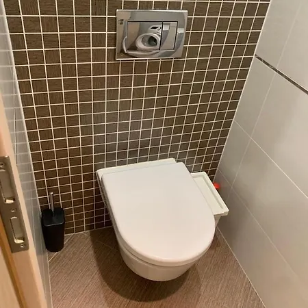 Apartment Garden Tower - 8 Min Do Centra, Garaz