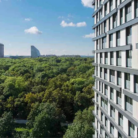 Garden Tower - 8 Min Do Centra, Garaz Apartment