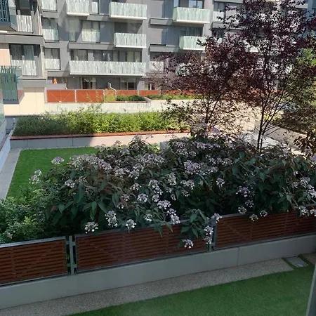 Apartment Garden Tower - 8 Min Do Centra, Garaz Prague