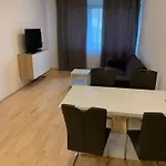 Apartment Garden Tower - 8 Min Do Centra, Garaz Prague
