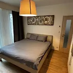 公寓 Garden Tower - 8 Min Do Centra, Garaz 布拉格