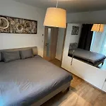 Apartment Garden Tower - 8 Min Do Centra, Garaz *