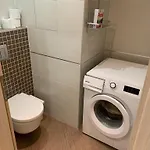 Apartment Garden Tower - 8 Min Do Centra, Garaz