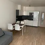 Garden Tower - 8 Min Do Centra, Garaz * Prague