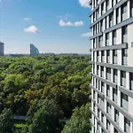 Garden Tower - 8 Min Do Centra, Garaz Apartment