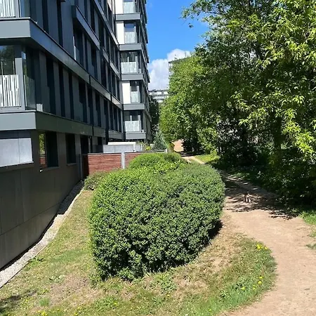 Garden Tower - 8 Min Do Centra, Garaz 公寓